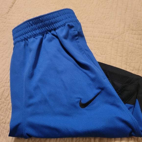 Nike Other - Nike boys dri fit blue & black athletic basketball shorts youth size L